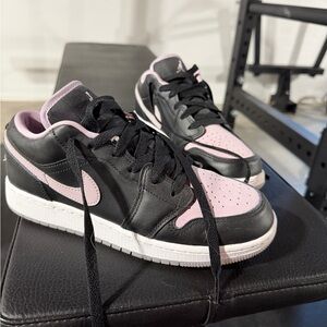 Black and light purple Jordan 1